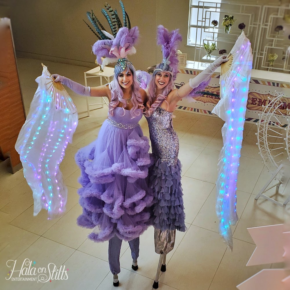 Stiltwalkers performer 3