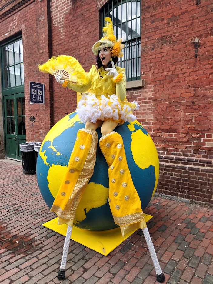 Stiltwalkers performer 3