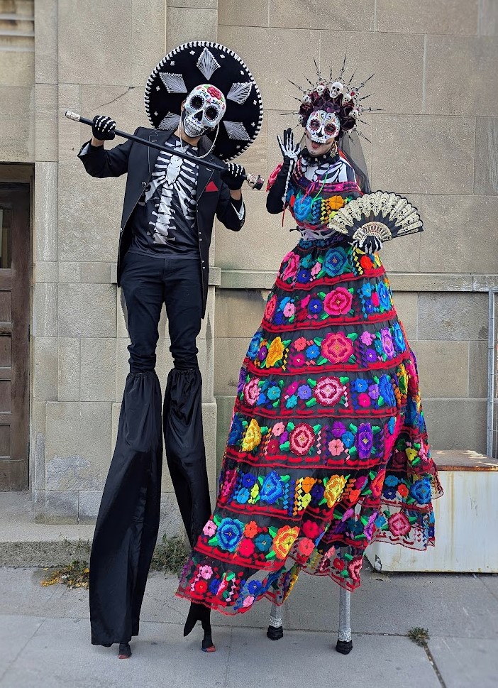 Stilt Walkers performer 3