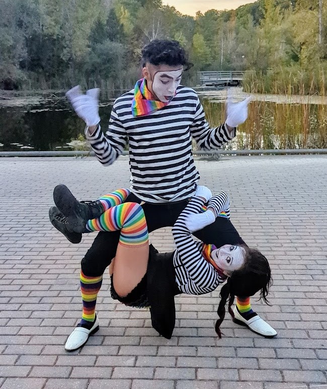 Mimes performer 1